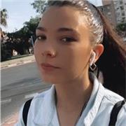 Profesora de ingles que imprte clases a niñis de primaria, ESO Y Bachiller